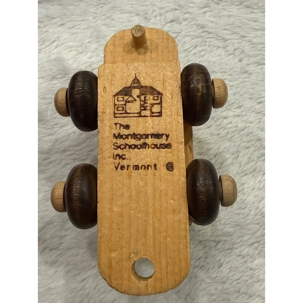 Vintage‎ Montgomery Schoolhouse Vermont Wooden Train Locomotive and Coal Car Set